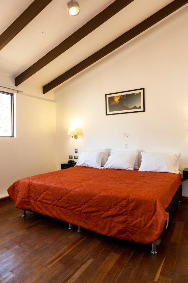 Hostal & Apartments El Triunfo Cusco Luaran gambar