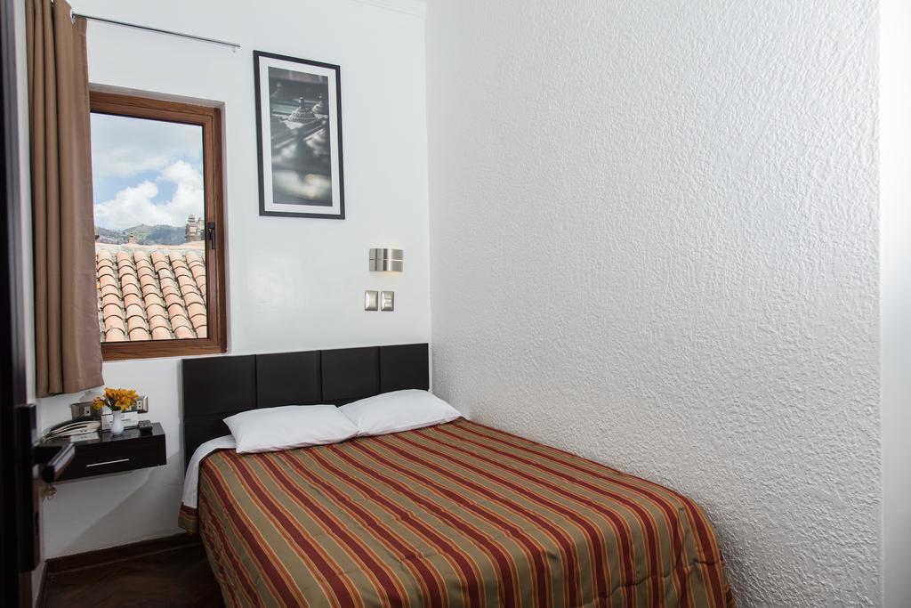 Hostal & Apartments El Triunfo Cusco Luaran gambar