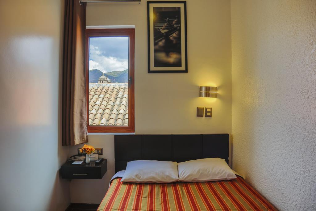 Hostal & Apartments El Triunfo Cusco Luaran gambar